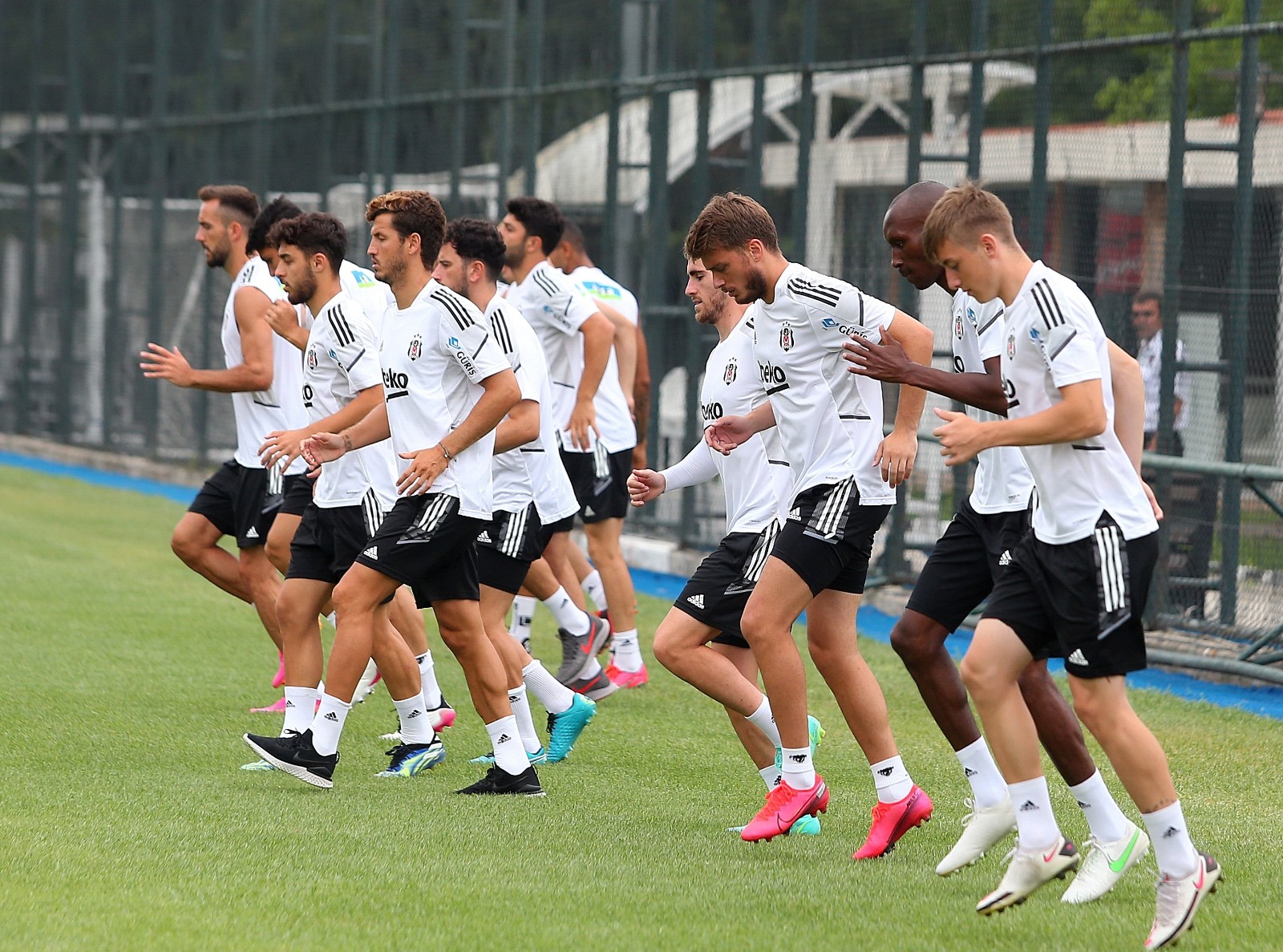 Beşiktaş, yeni sezon hazırlıklarını sürdürdü