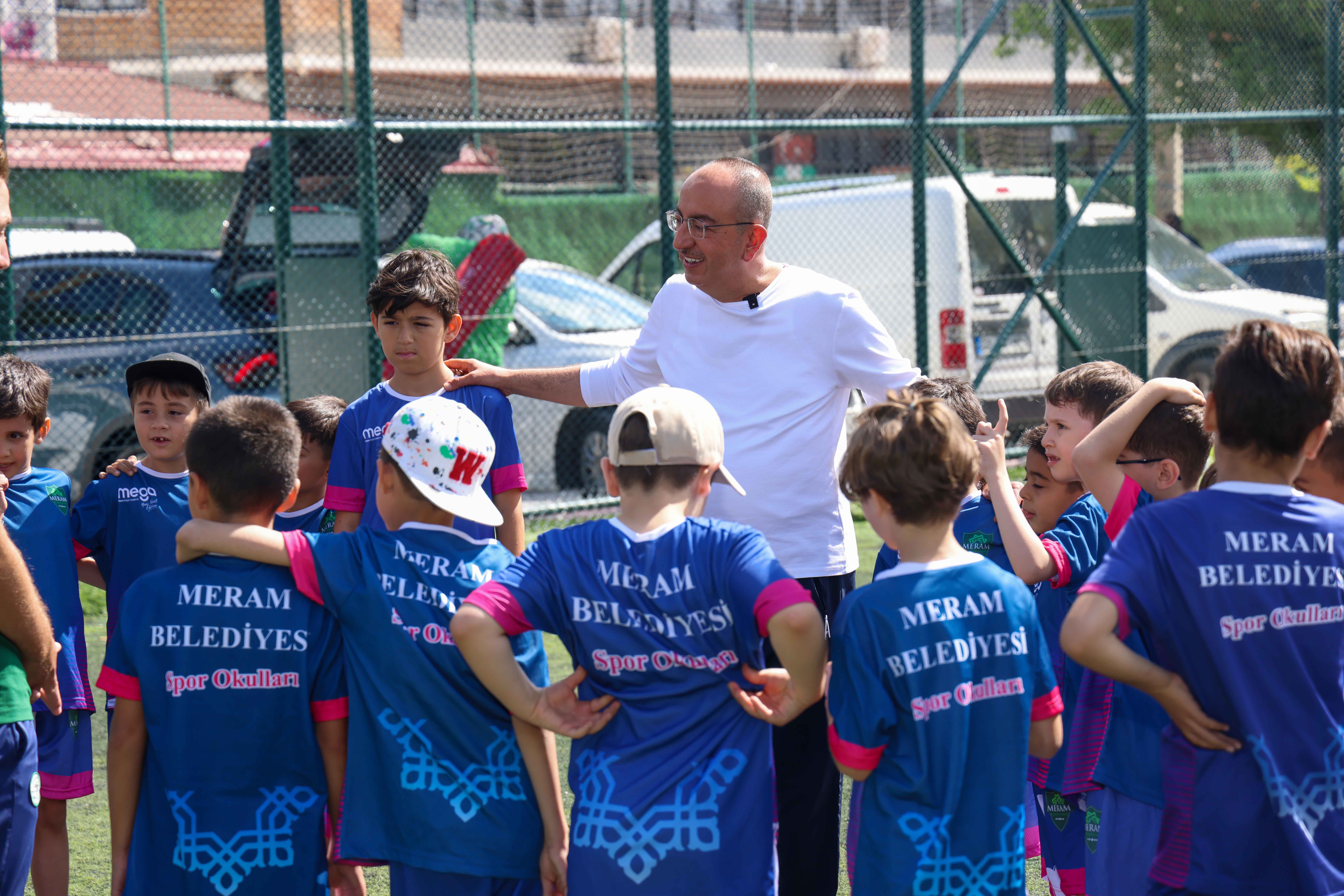 Başkan Kavuş,  yaz spor okulu öğrencilerine sürpriz ziyaret gerçekleştirdi