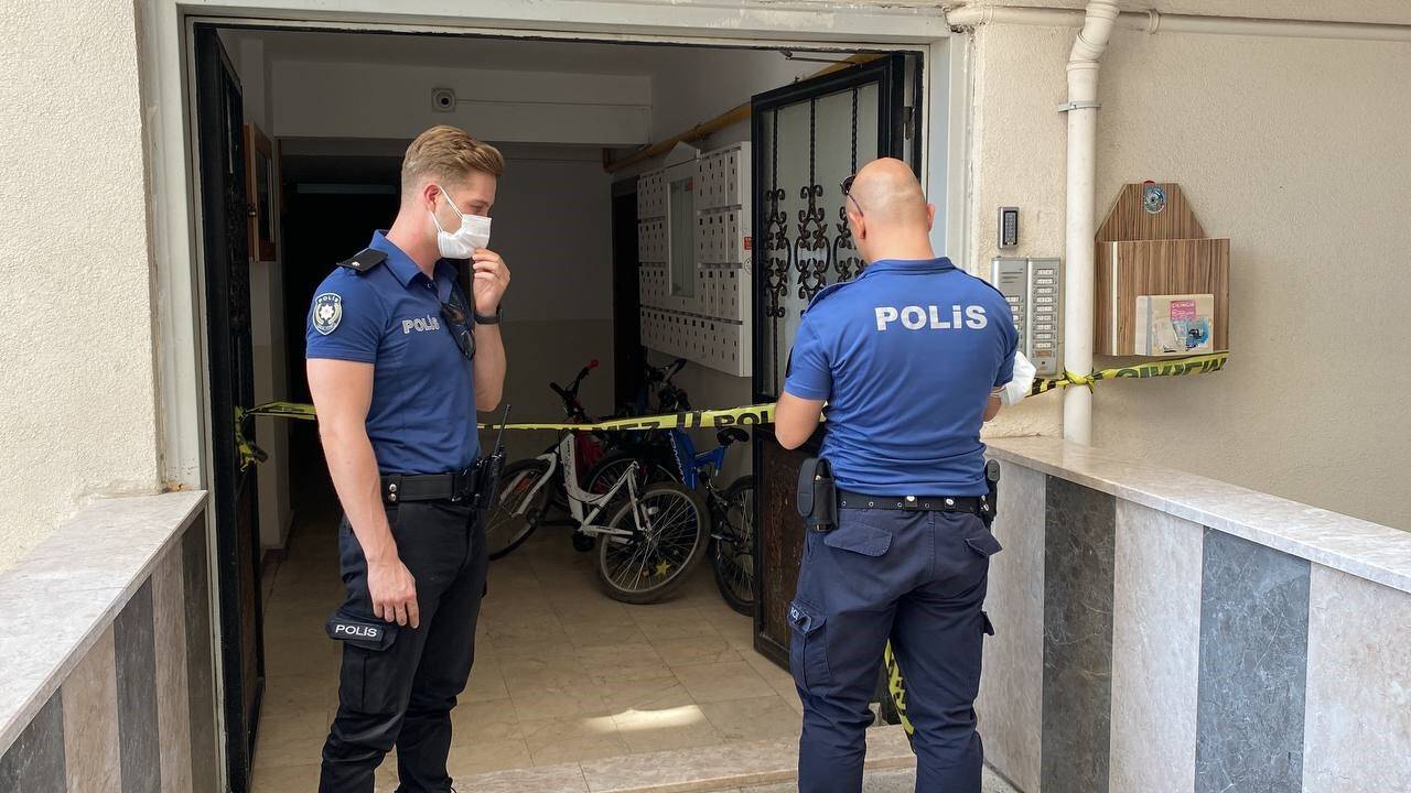 Evde ölü bulundu apartmanı koku sardı
