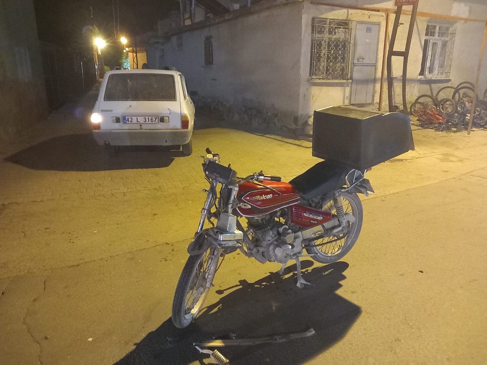 Konya'da otomobille çarpışan motorlu kurye yaralandı