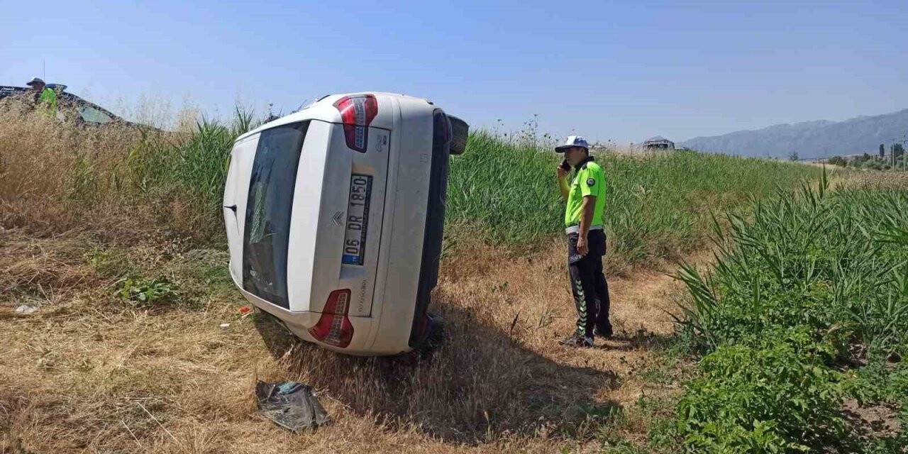 Konya'da kontrolden çıkan otomobil devrildi: 4 yaralı