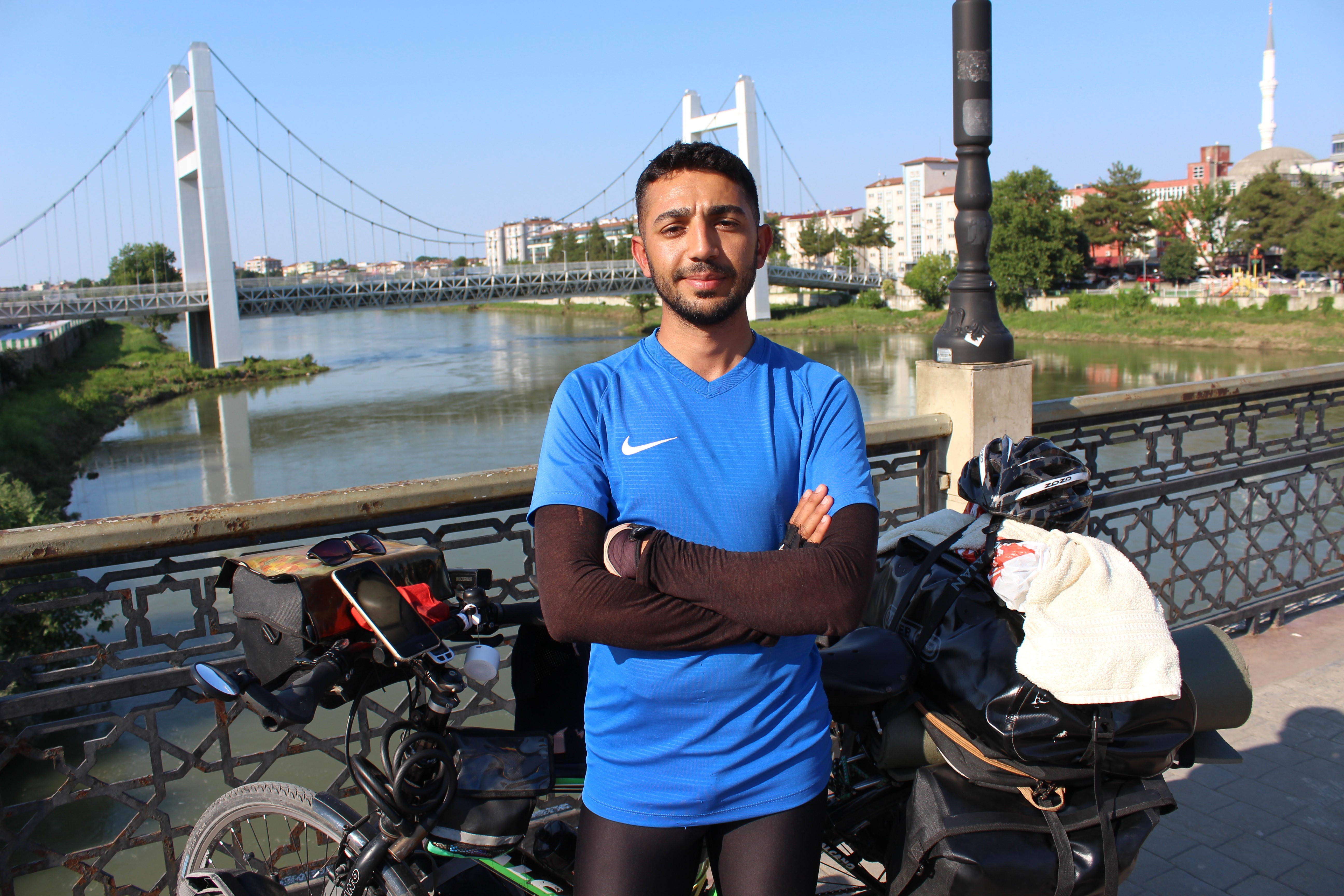 Üniversite öğrencisi genç bisikletiyle Karadeniz’i turluyor