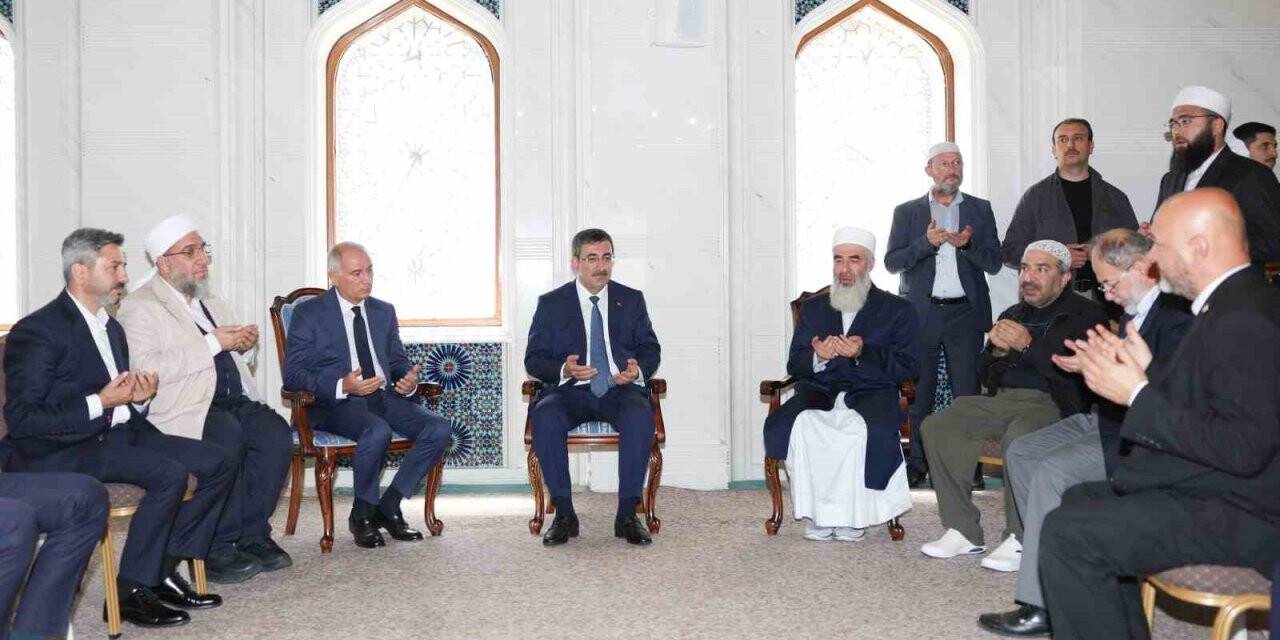 Cumhurbaşkanı Yardımcısı Yılmaz’dan El-Hüseyni’nin ailesine taziye ziyareti