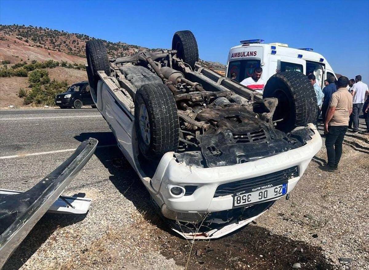 Pikap takla attı: 2 yaralı