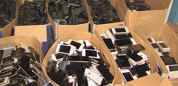 Havalimanında 648 cep telefonu yakalandı
