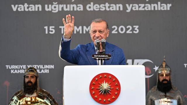 Cumhurbaşkanı Erdoğan: O tarihi gecede kimin nerede durduğunu not ettik