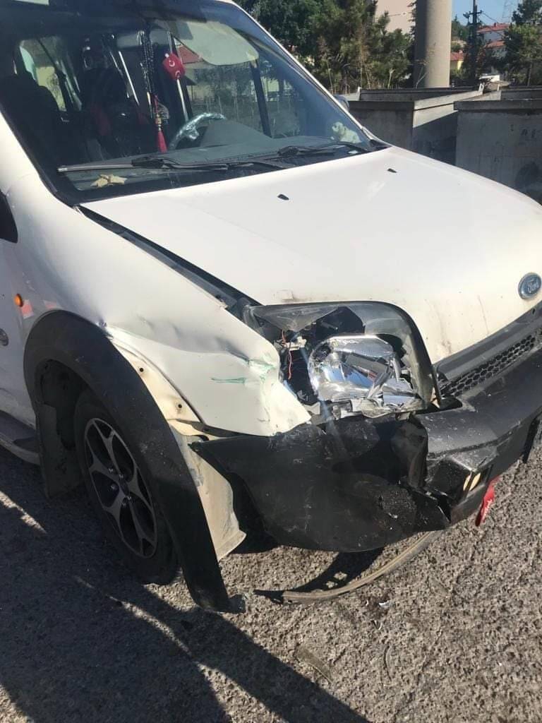 İki aracın çarpışması sonucu1kişi yaralandı