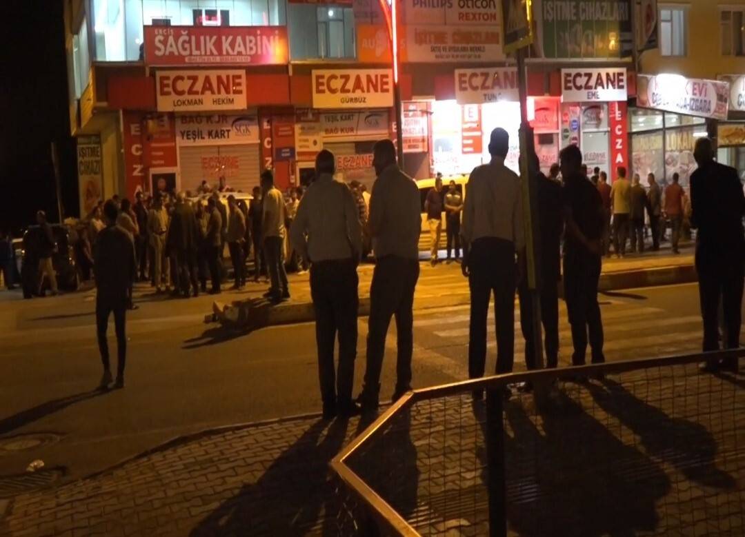 Husumetli aileler arasında silahlı kavga: 1 ölü, 11 yaralı