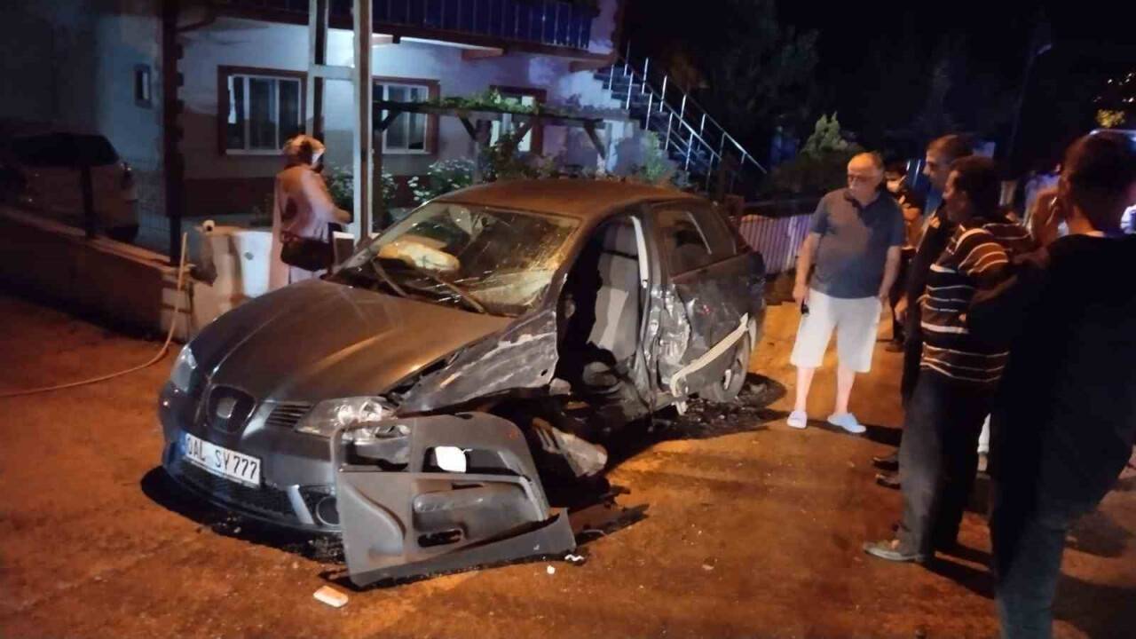 İki otomobil çarpıştı: 2 yaralı