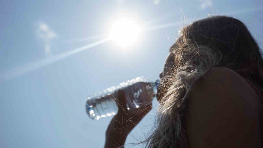 Kavurucu sıcakta aşırı su içmek tehlikeli