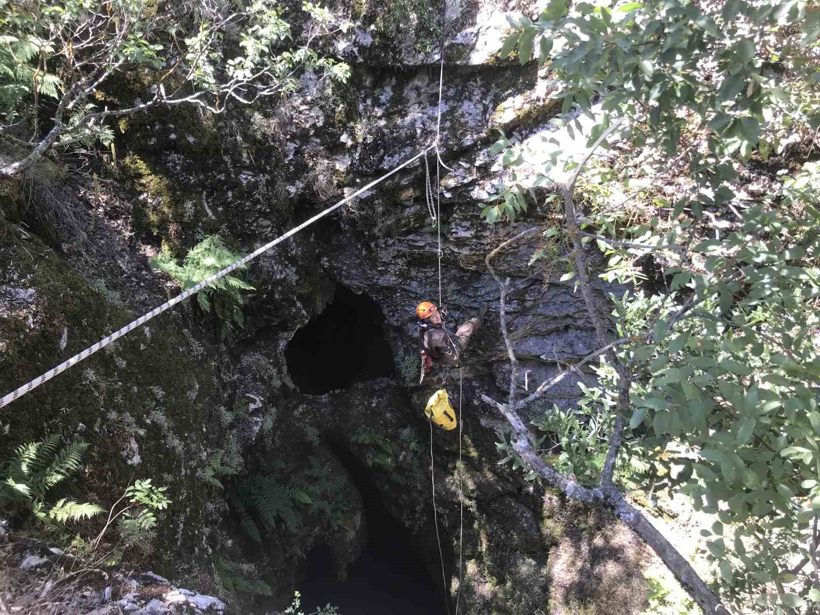 Mağara araştırma ekipleri 50 metrelik mağarada Murat 124 buldu