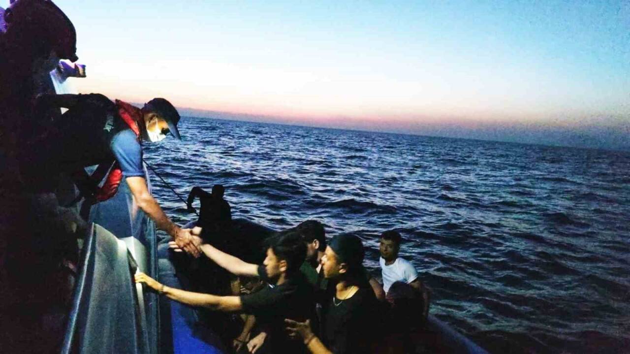 Türk karasularına geri itilen 31 düzensiz göçmen kurtarıldı