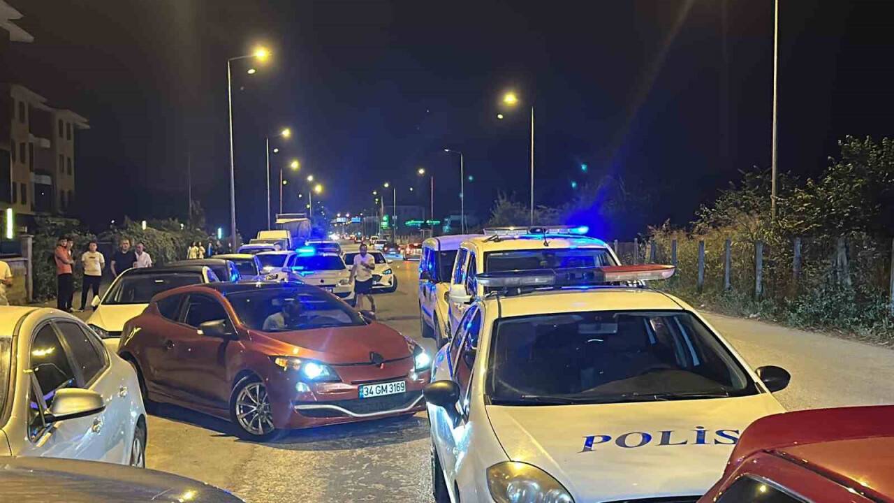 "Dur" ihtarına uymadı, 1’i polis 3 kişiyi yaraladı