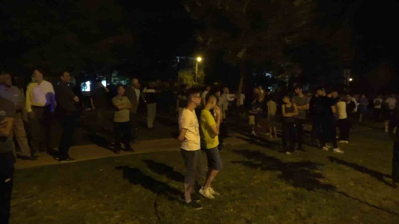 Film izler gibi yangını izlediler