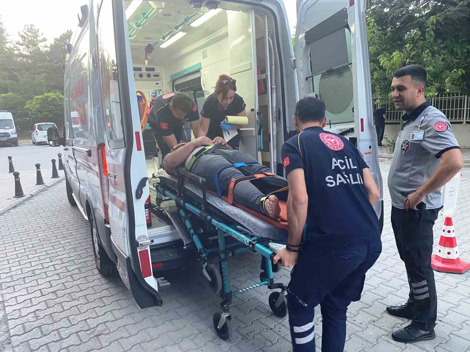 Konya’da devrilen tırın sürücüsü yaralandı