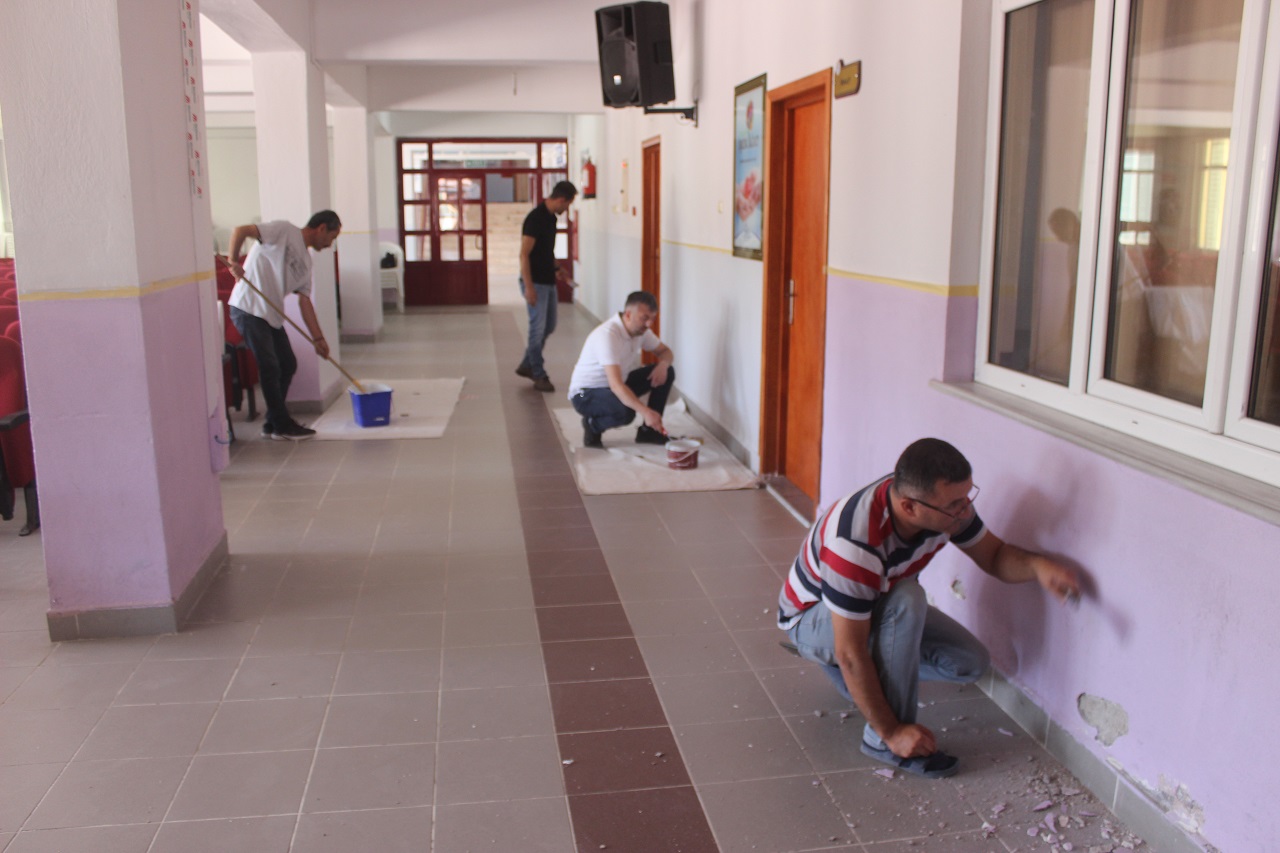 Konya Karapınar’da öğretmenler okullarını yeni yıla hazırlıyor