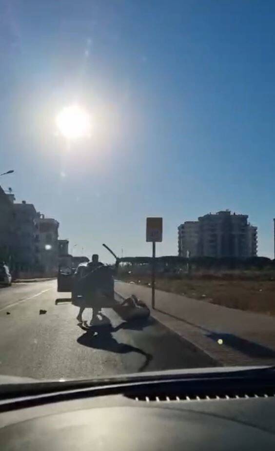 Survivor Hikmet, başcazgırı sokak ortasında sopayla darp etti