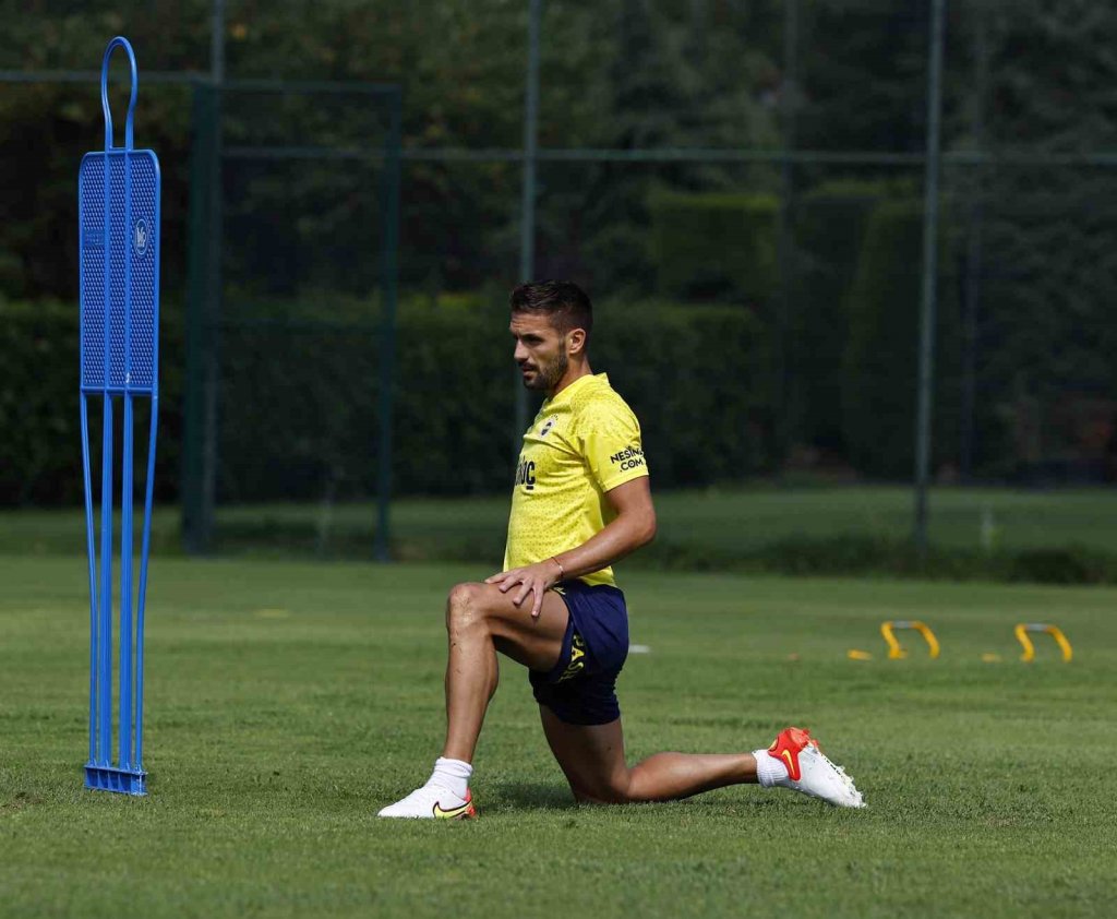 Fenerbahçe’de Rodrigo Becao, ilk antrenmanına çıktı