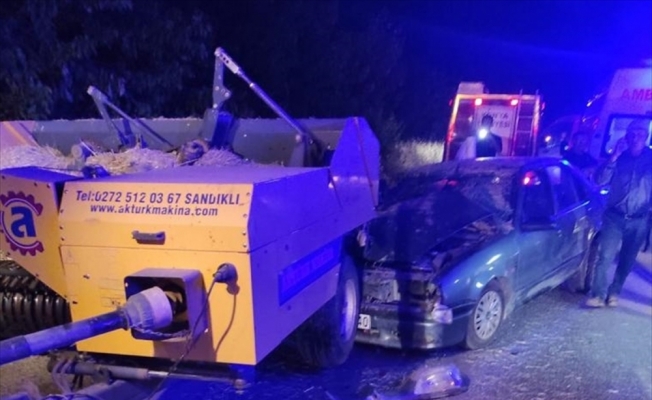 Konya'da feci kaza; otomobil traktöre çarptı