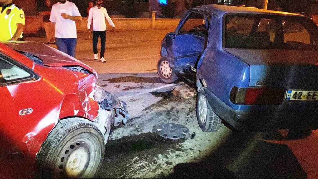 Konya’da 2 araç çarpıştı