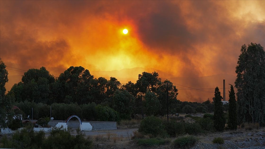 Yunanistan, orman yangınlarıyla mücadele ediyor