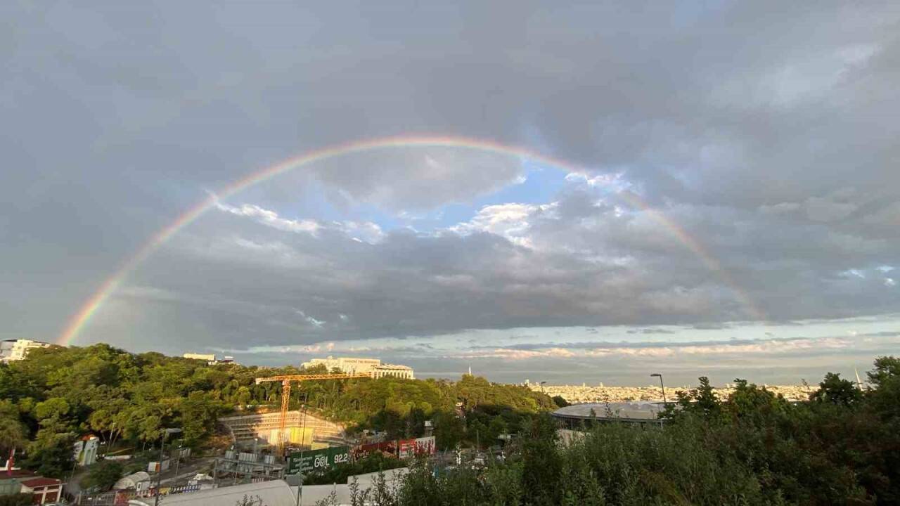 Yağmur sonrası gökkuşağı görenleri hayran bıraktı