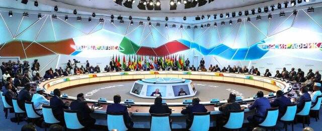 Putin: “ 40’tan fazla Afrika ülkesine silah tedarik ediyoruz”