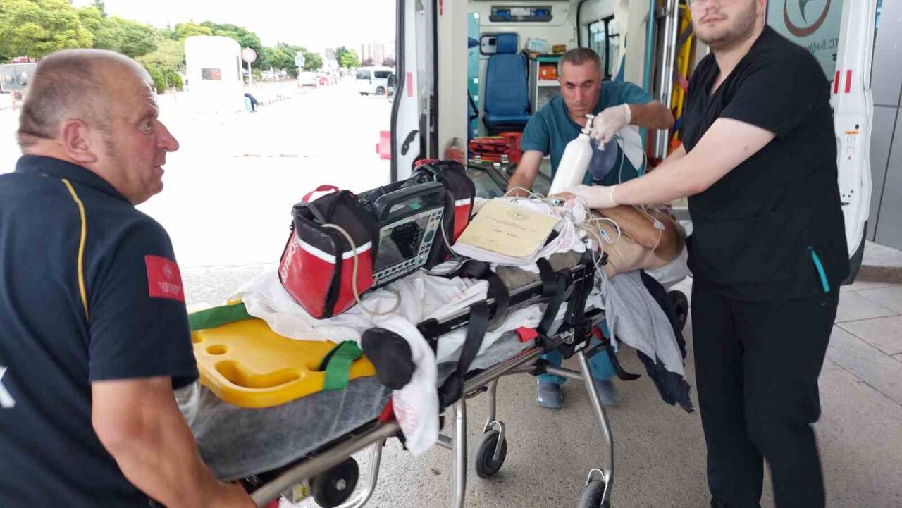 Üzerlerine çelik su borusu düşen 2 işçi hayatını kaybetti