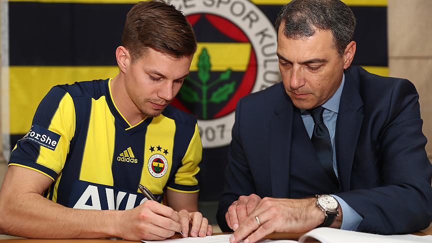 Fenerbahçe, Miha Zajc ile 3 yıllık sözleşme imzaladı