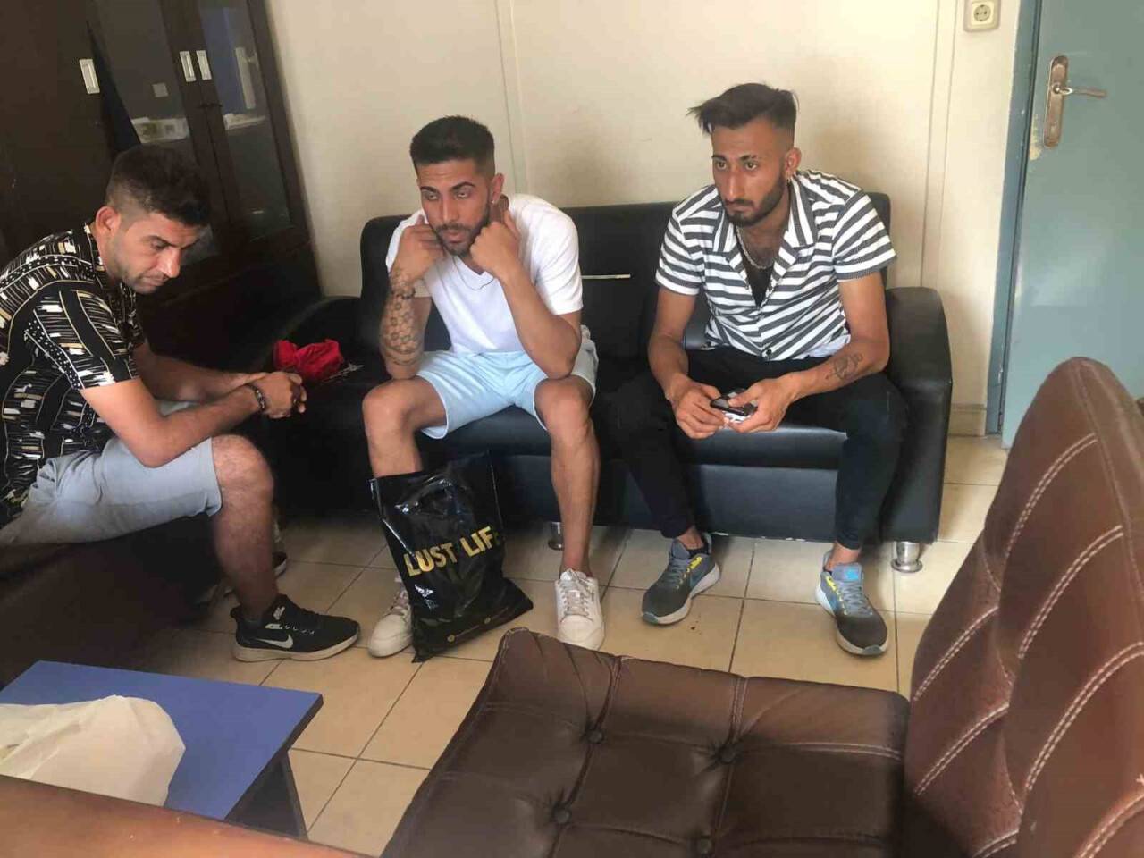 Askere gideceğini söyleyerek para toplayan şahısa ceza kesildi