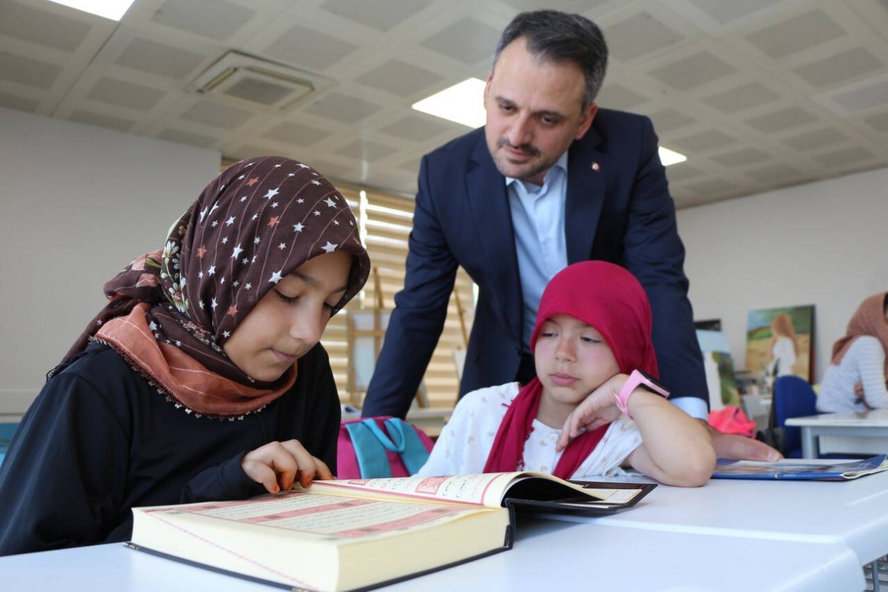 Bakan yardımcısı Eminoğlu gençlerle bir araya geldi