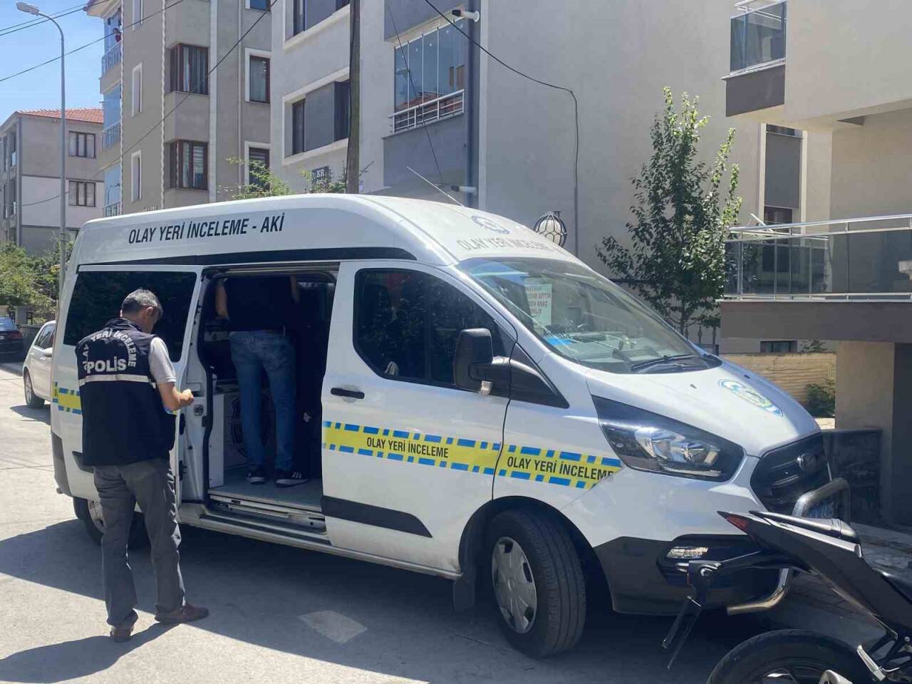 84 yaşında eşini bıçakladı