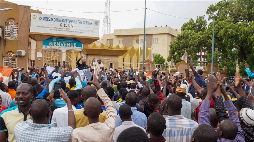 Nijer, kapalı tuttuğu sınırlarını açtı