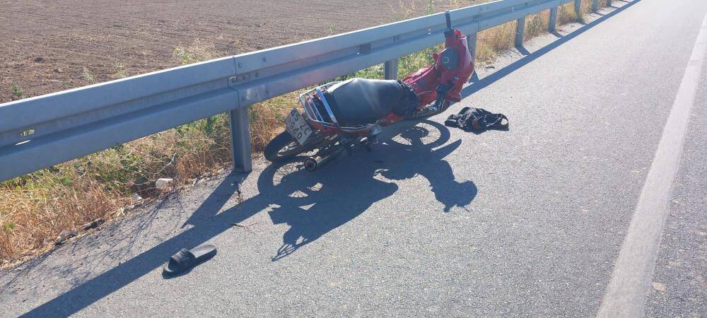 Manisa’da motosiklet bariyerlere çarptı: 1 ölü, 1 yaralı