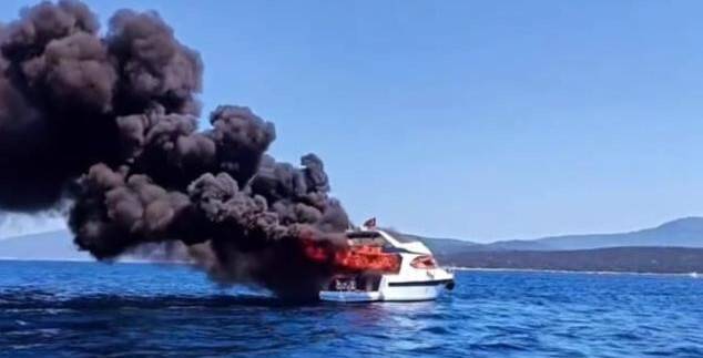Bodrum’da milyon dolarlık tekne kül oldu