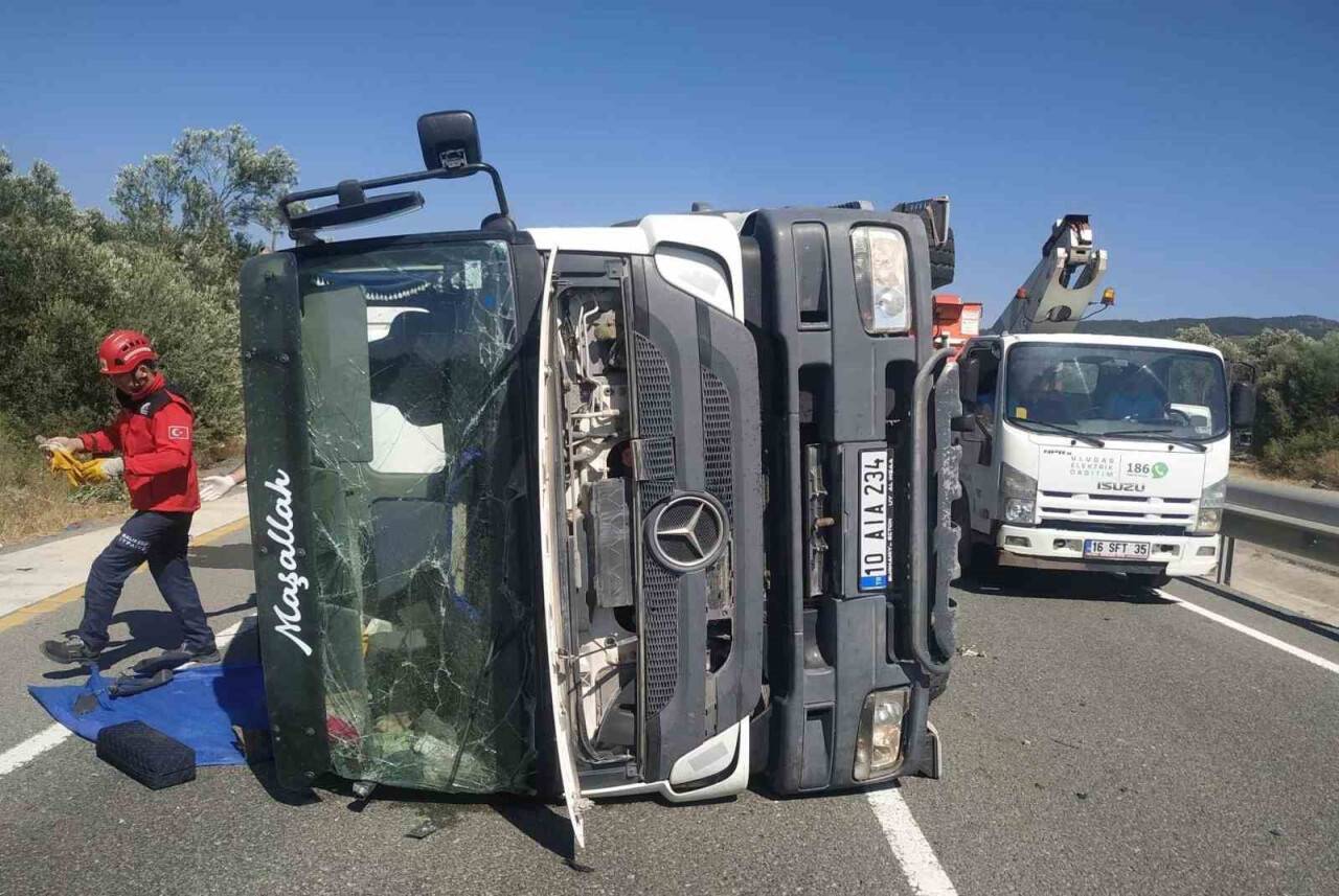 Devrilen beton mikserinin sürücüsü öldü