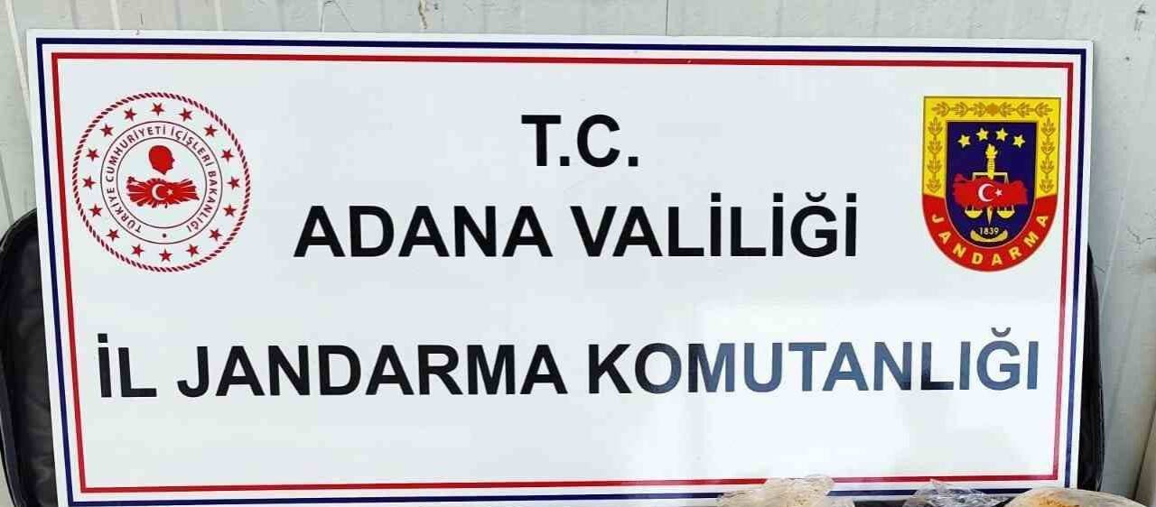 Adana’da bir araçta 20 kilo esrar ele geçirildi