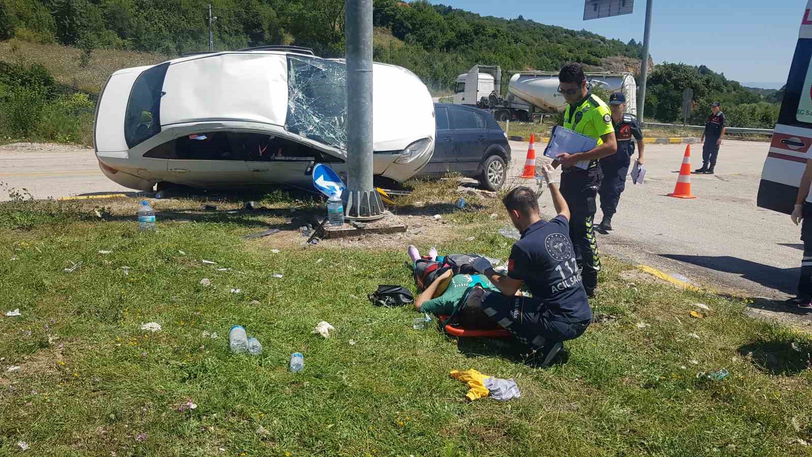 Karabük’te 2 otomobil çarpıştı: 1 ölü, 9 yaralı