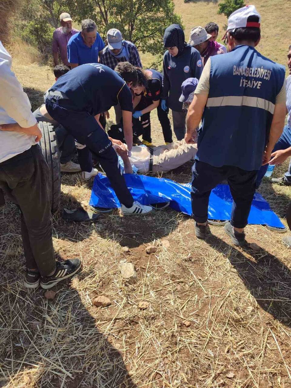 Traktörü kurtarmak isterken canından oldu