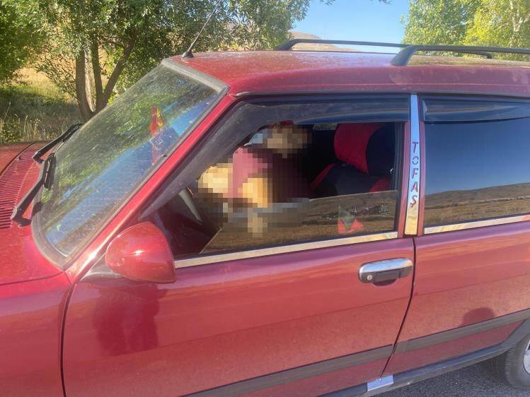 İki genç göğüslerinden vurulmuş halde ölü bulundu