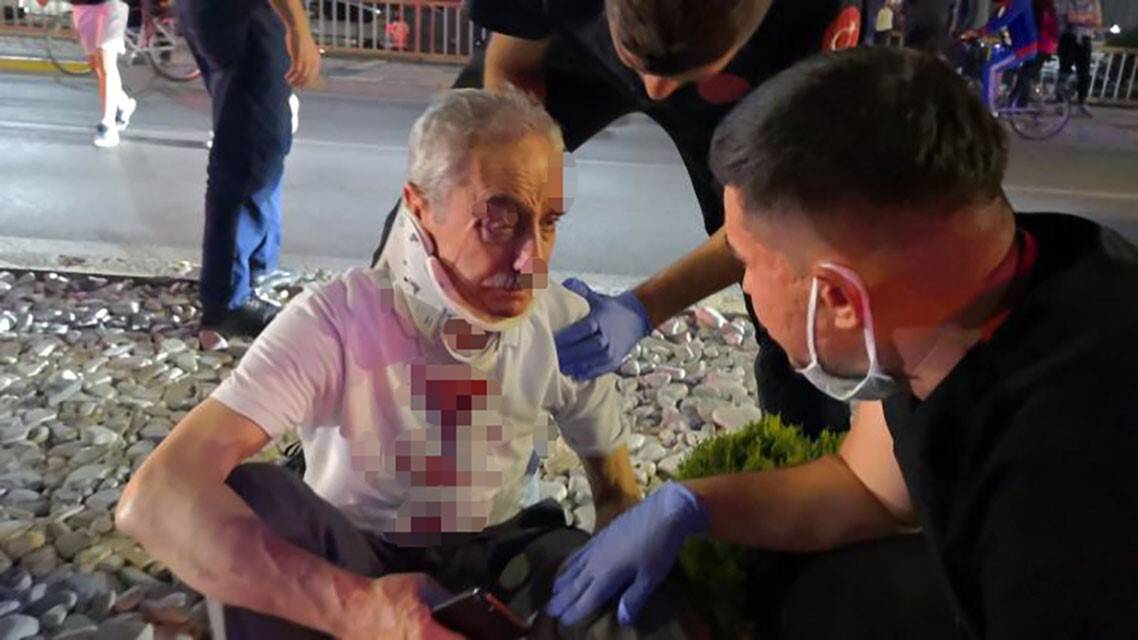 Otomobilin çarptığı yaşlı adam ağır yaralandı