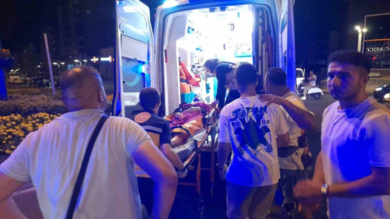 İki otomobil kafa kafaya çarpıştı: 11 yaralı