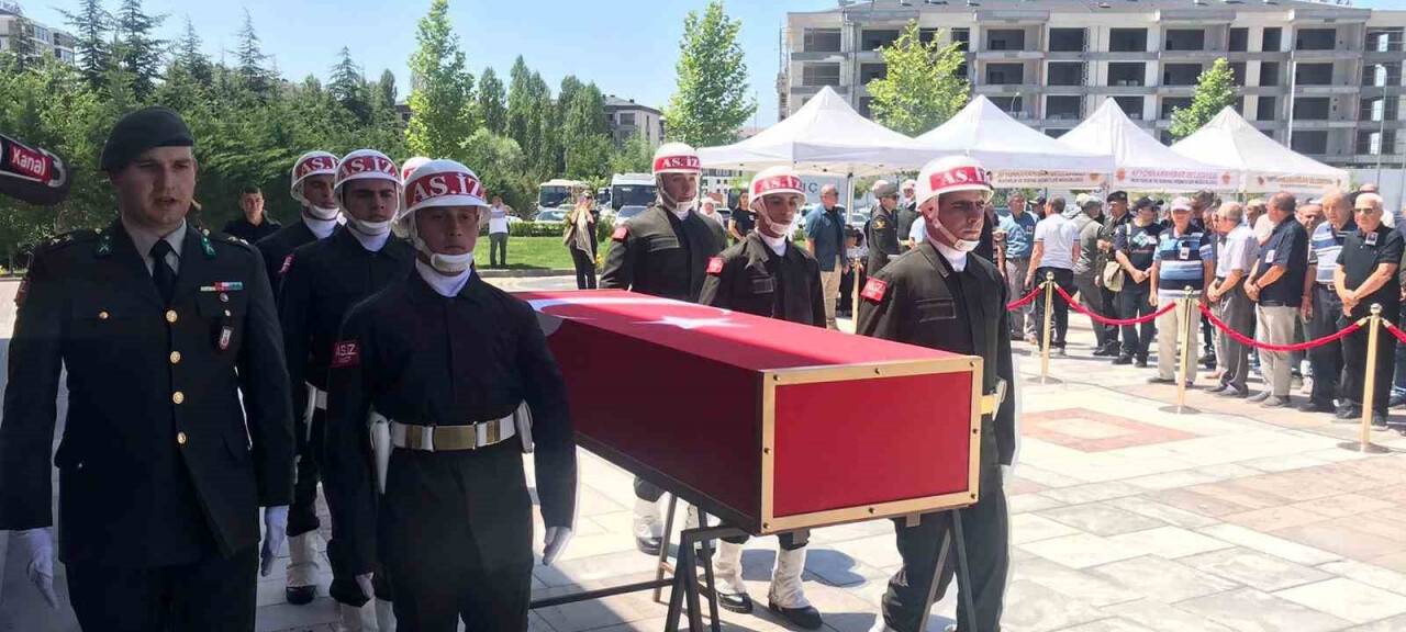 Vefat eden emekli Tümgeneral Özdeğirmenci toprağa verildi