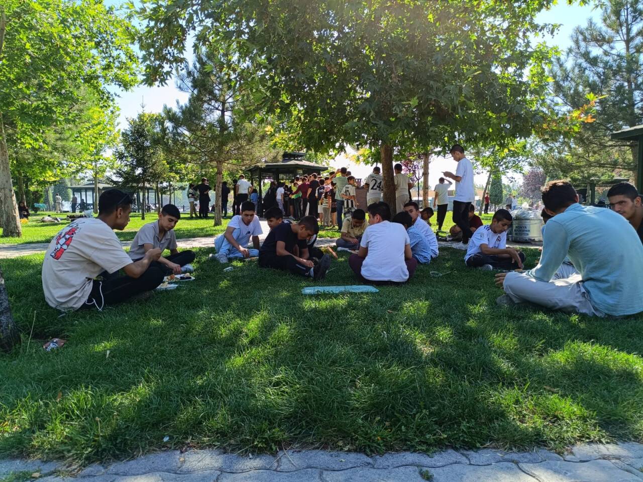 Depremzede öğrencilere piknik etkinliği