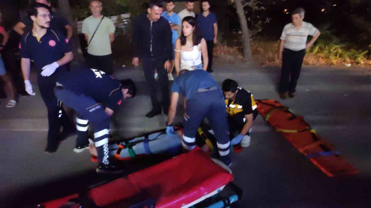 Otomobil ile motosiklet kafa kafaya çarpıştı