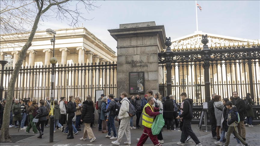 British Museum önünde bıçaklı saldırı, müze boşaltıldı