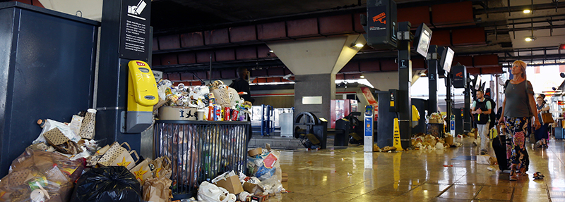 Marsilya'daki tren istasyonları çöp yığınlarıyla doldu