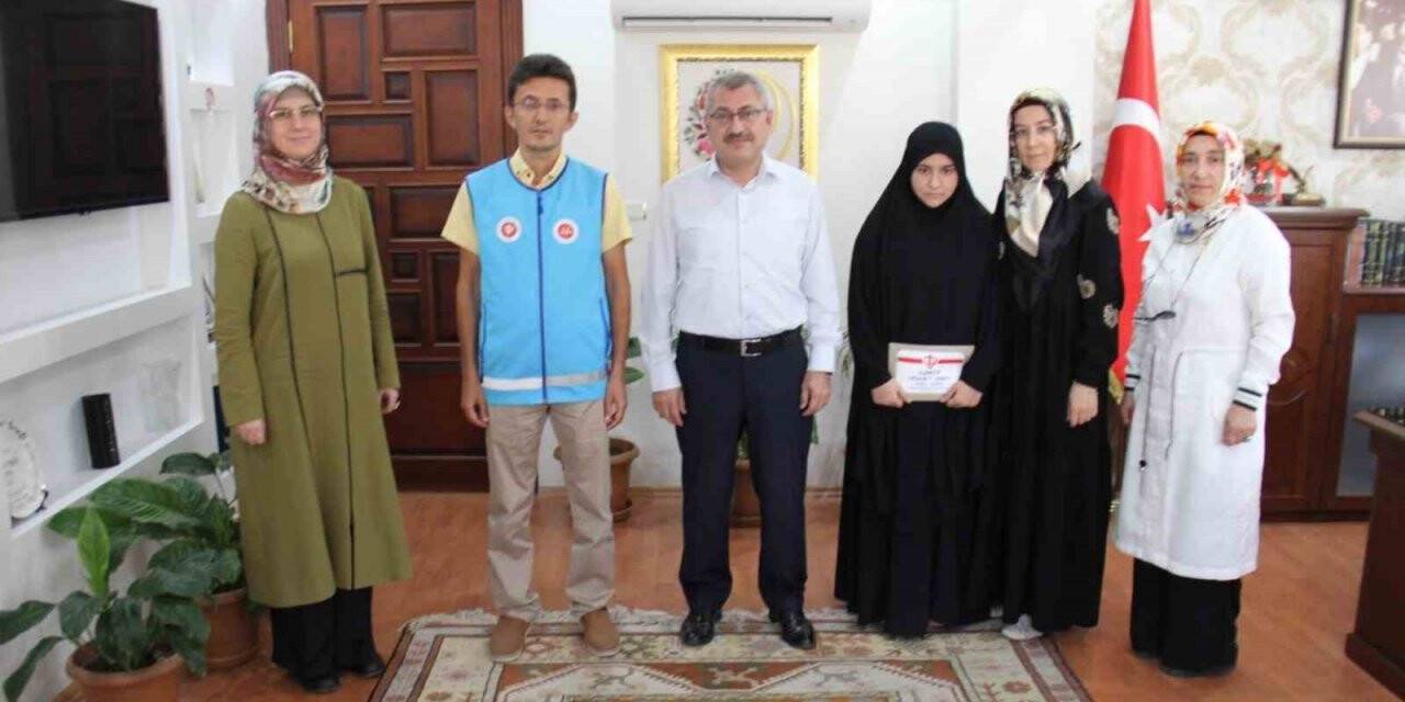 Depremzede kız, 6 ayda hafız oldu