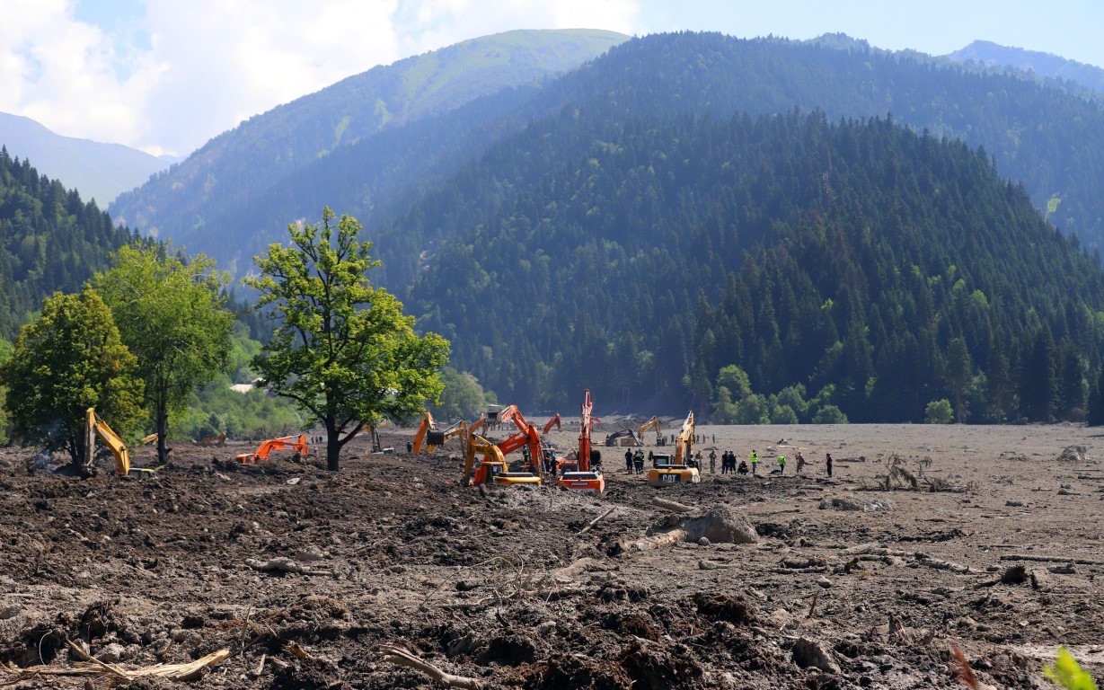 Gürcistan'da toprak kayması, can kaybı 21'e yükseldi
