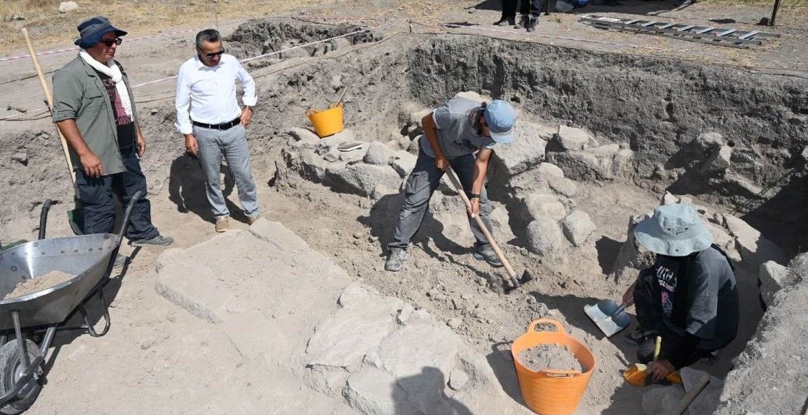 Konya'daki 9 bin yıllık mahallede tarih fışkırıyor